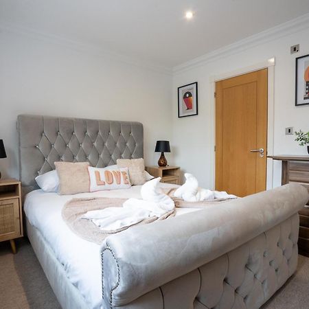 Emirates House, Luxe 5 Bed, With King Sized Beds, Next To Aiport & Nec, Jlr 5 Mins Villa Marston Green Exteriör bild