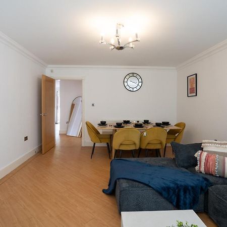 Emirates House, Luxe 5 Bed, With King Sized Beds, Next To Aiport & Nec, Jlr 5 Mins Villa Marston Green Exteriör bild
