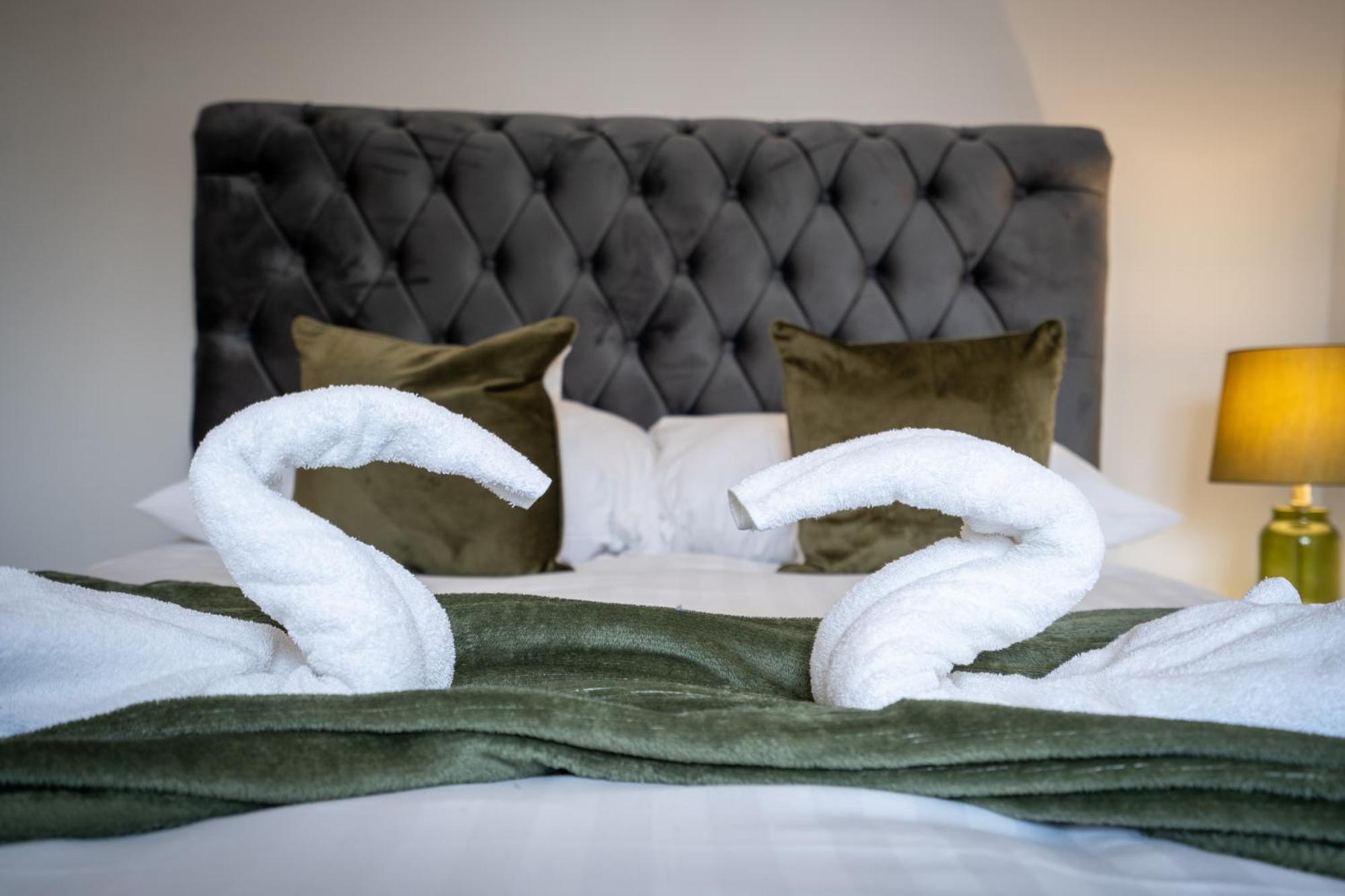 Emirates House, Luxe 5 Bed, With King Sized Beds, Next To Aiport & Nec, Jlr 5 Mins Villa Marston Green Exteriör bild