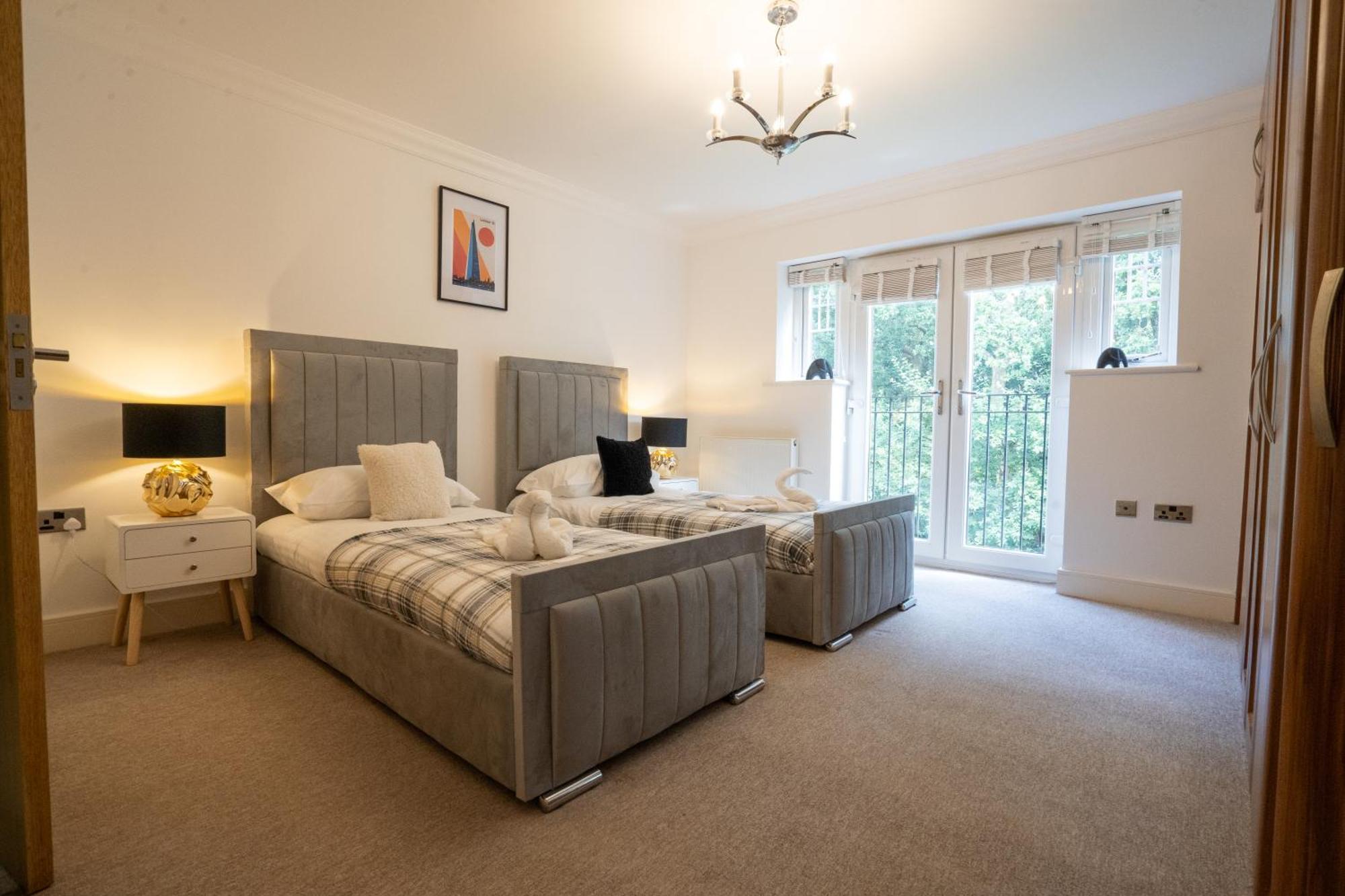 Emirates House, Luxe 5 Bed, With King Sized Beds, Next To Aiport & Nec, Jlr 5 Mins Villa Marston Green Exteriör bild
