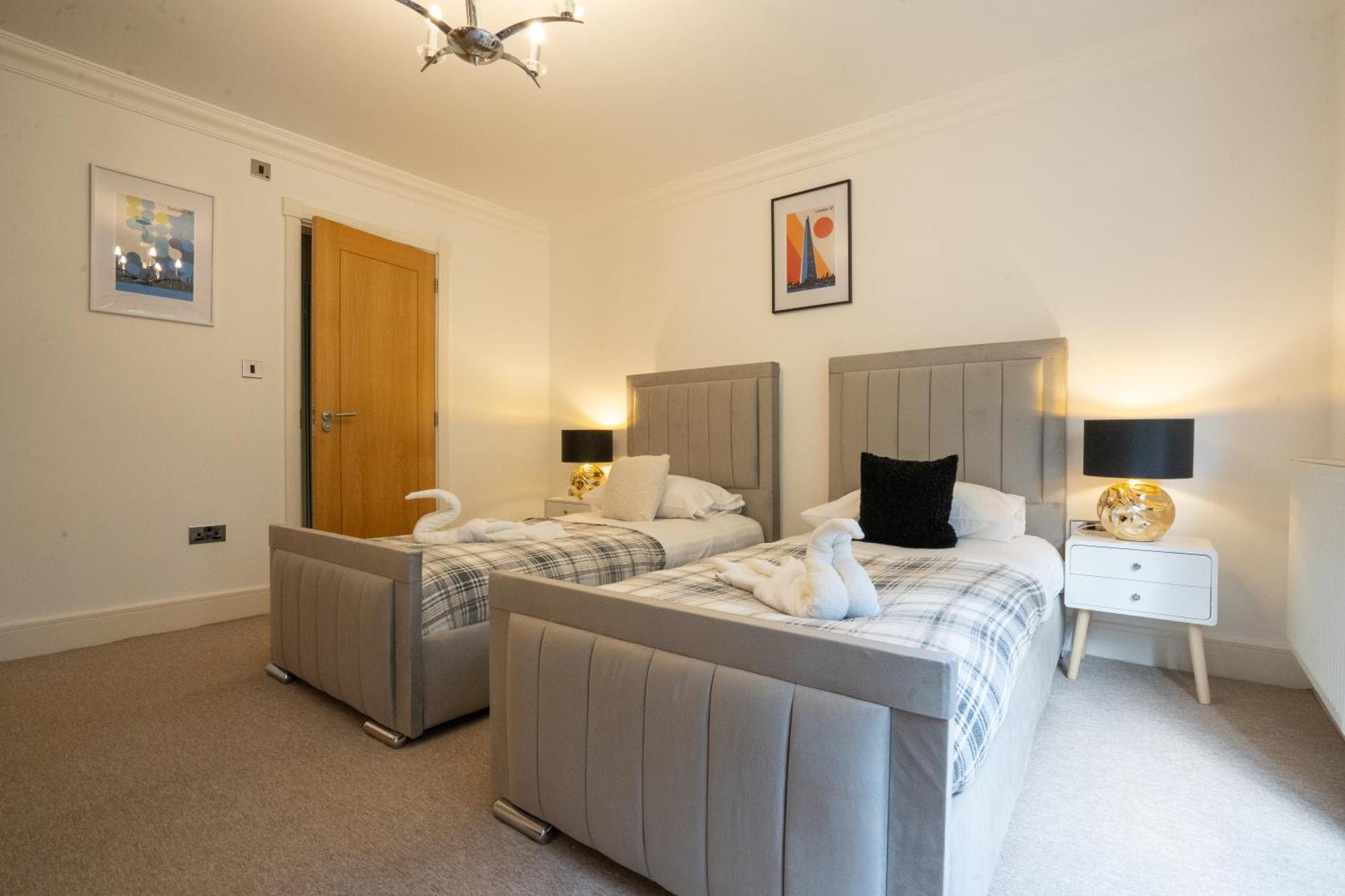 Emirates House, Luxe 5 Bed, With King Sized Beds, Next To Aiport & Nec, Jlr 5 Mins Villa Marston Green Exteriör bild