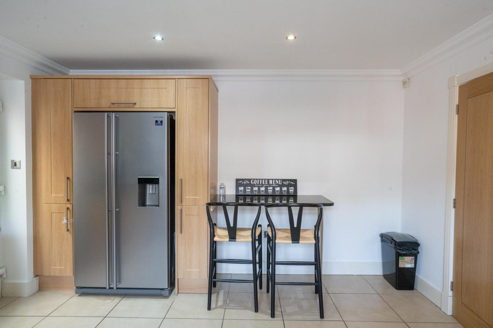 Emirates House, Luxe 5 Bed, With King Sized Beds, Next To Aiport & Nec, Jlr 5 Mins Villa Marston Green Exteriör bild