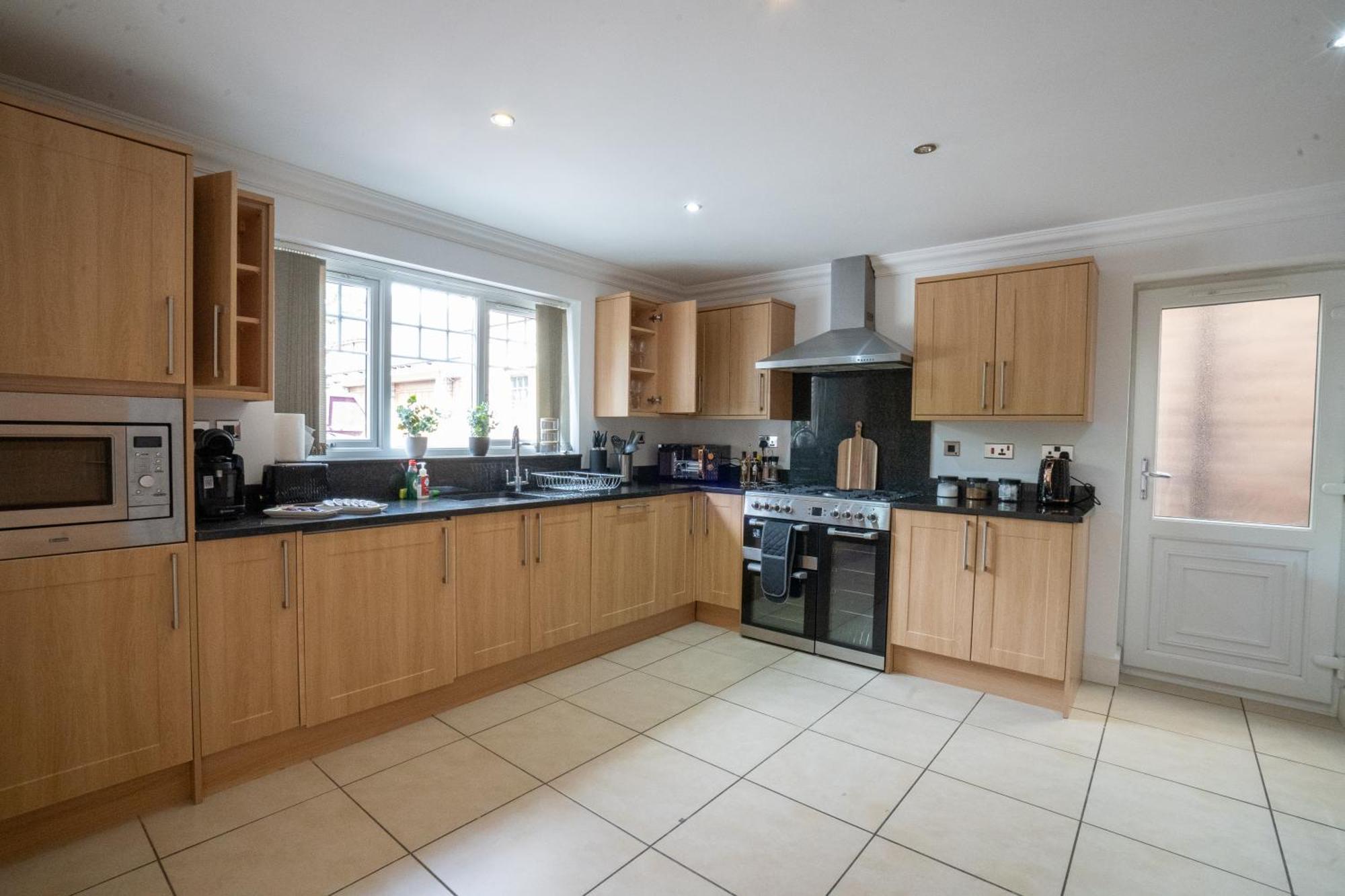 Emirates House, Luxe 5 Bed, With King Sized Beds, Next To Aiport & Nec, Jlr 5 Mins Villa Marston Green Exteriör bild