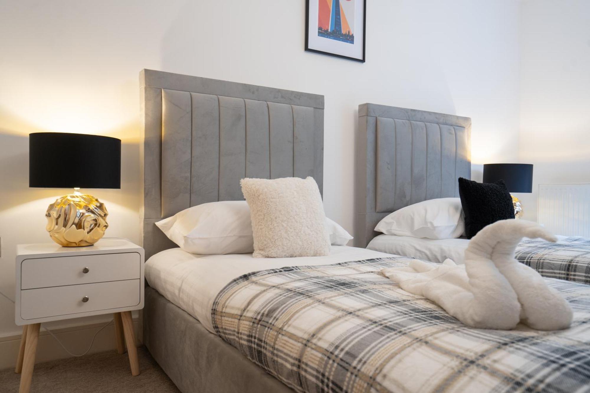 Emirates House, Luxe 5 Bed, With King Sized Beds, Next To Aiport & Nec, Jlr 5 Mins Villa Marston Green Exteriör bild