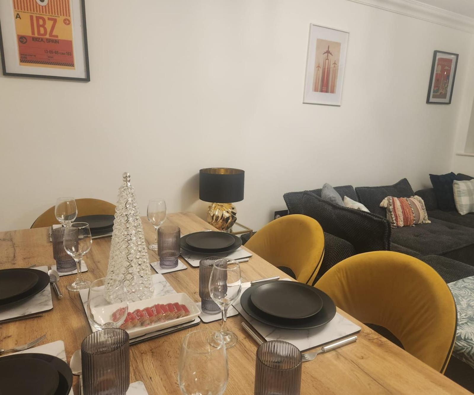 Emirates House, Luxe 5 Bed, With King Sized Beds, Next To Aiport & Nec, Jlr 5 Mins Villa Marston Green Exteriör bild
