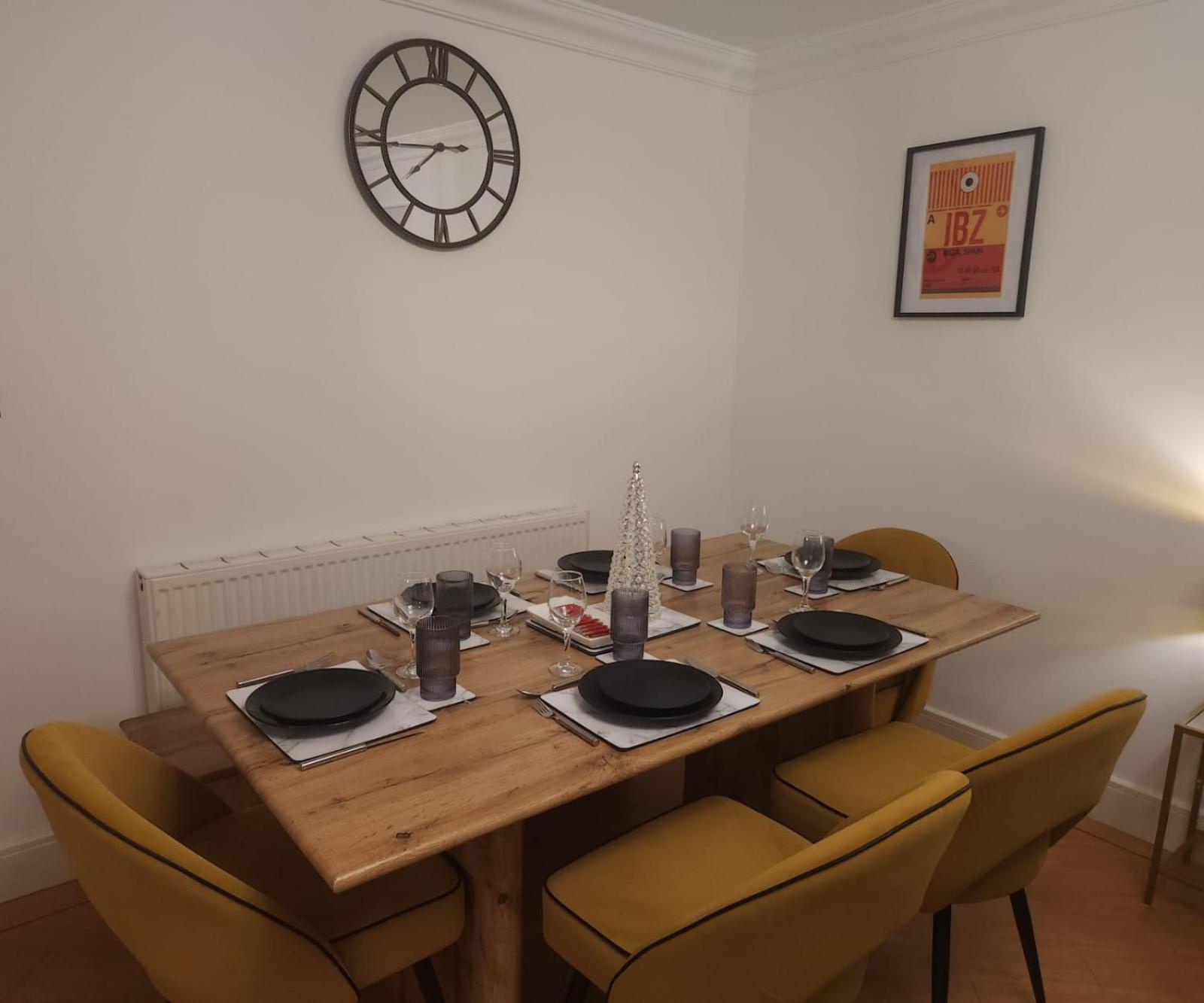 Emirates House, Luxe 5 Bed, With King Sized Beds, Next To Aiport & Nec, Jlr 5 Mins Villa Marston Green Exteriör bild
