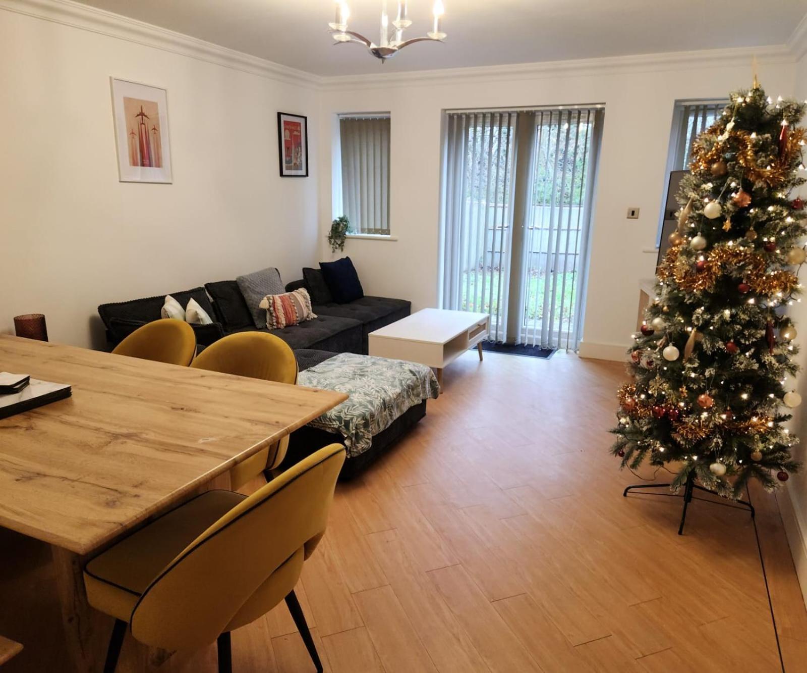 Emirates House, Luxe 5 Bed, With King Sized Beds, Next To Aiport & Nec, Jlr 5 Mins Villa Marston Green Exteriör bild